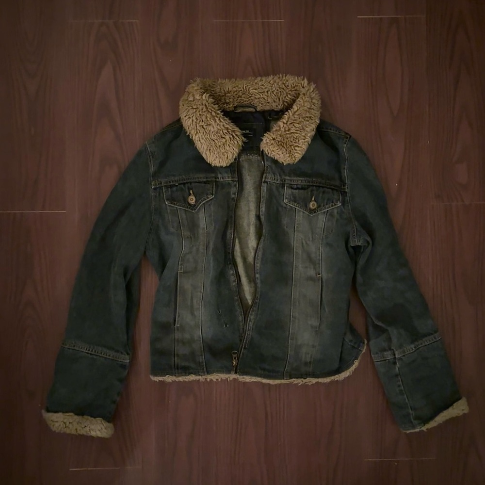 denim jacket with faux fur collar